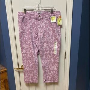 Lee Natural Fit Just Below The Waist Floral Capri Cropped Jeans Size 16.